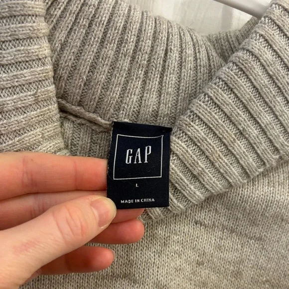 GAP Ribbed Knit Sweater in Gray - Picture 2 of 7